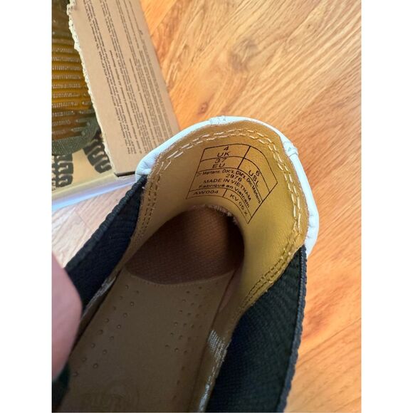 Doc Martens White Softy T Chelsea Boots 2976 Dr. Martens, Women’s Size 6 NIB NEW - Picture 15 of 16